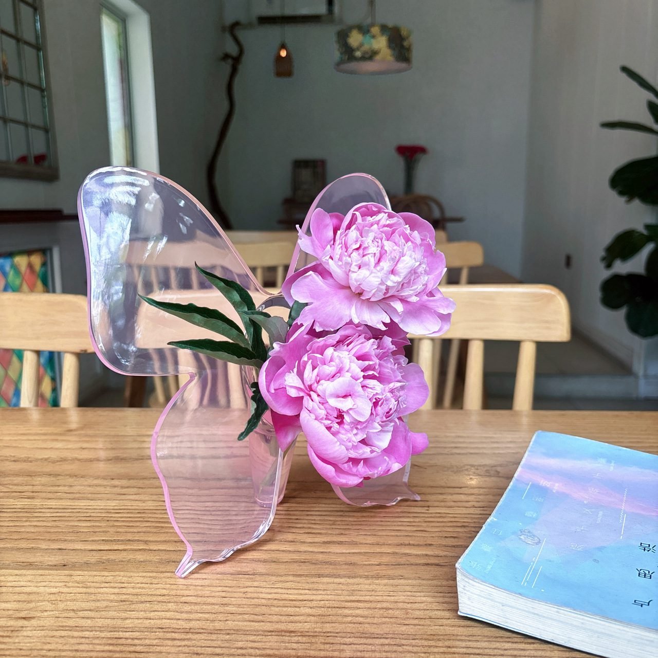 Modern Minimalist Acrylic Butterfly Vase - Image 3